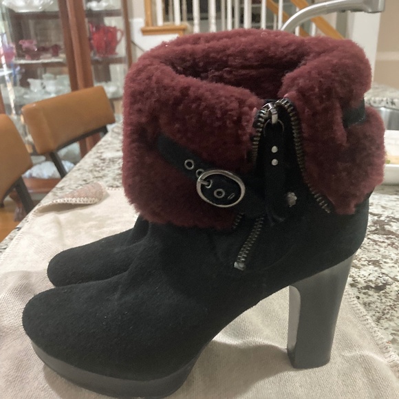 UGGs - Suede  with Shearling Cuffs - Size 8 - NWOT - Picture 1 of 7